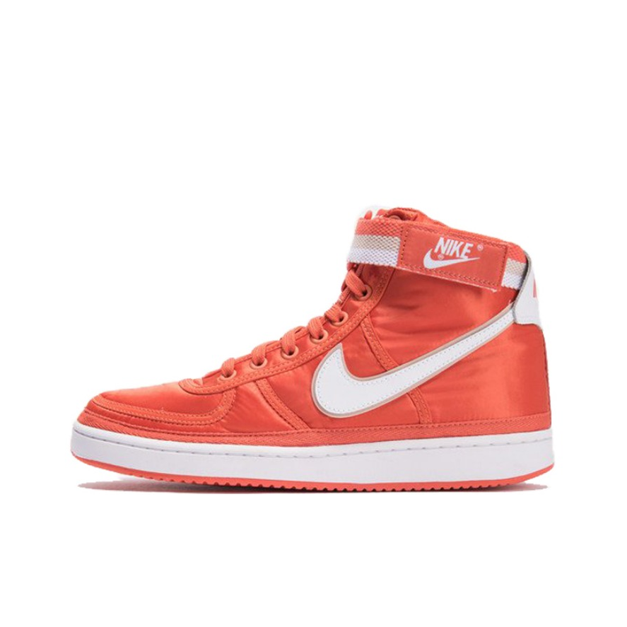 推荐商品：Nike Air Vandal 板鞋 复古百搭舒适透气防滑耐磨轻便魔术贴减震休闲 Vintage Coral 亮橙色