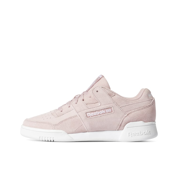 推荐商品：Reebok/锐步 Workout Plus 运动休闲鞋 时尚舒适百搭防滑耐磨复古 粉白/翻毛皮