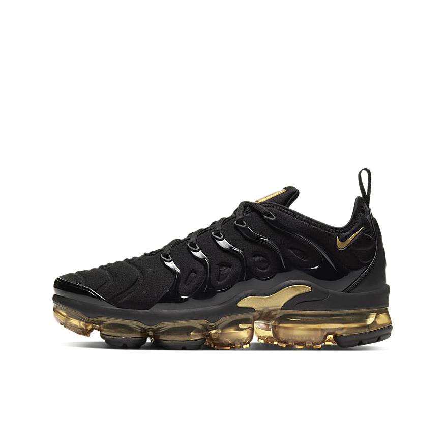 推荐商品：Nike Air VaporMax Plus 跑鞋 全掌气垫减震回弹防滑耐磨舒适透气运动织物 Black/Gold 黑色/金属金