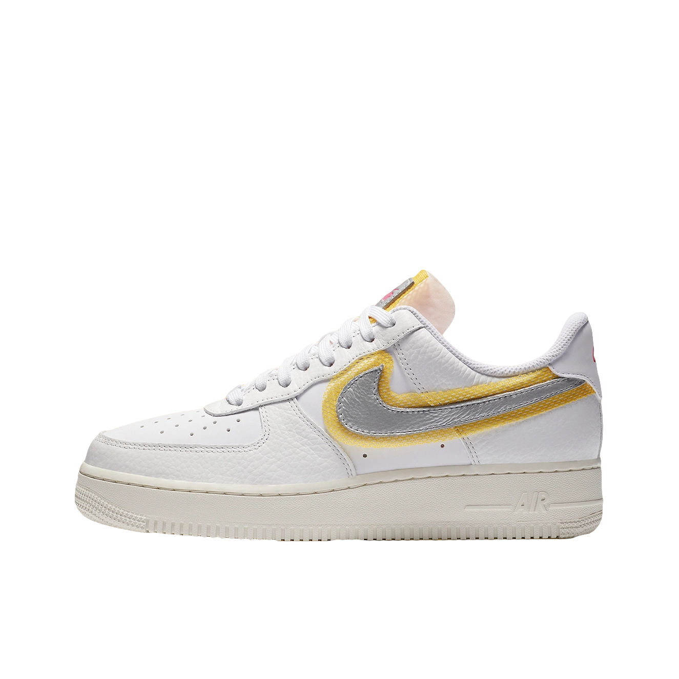推荐商品：Nike Air Force 1 空军一号 板鞋 轻便舒适百搭耐磨防滑复古 白色/银色/金黄