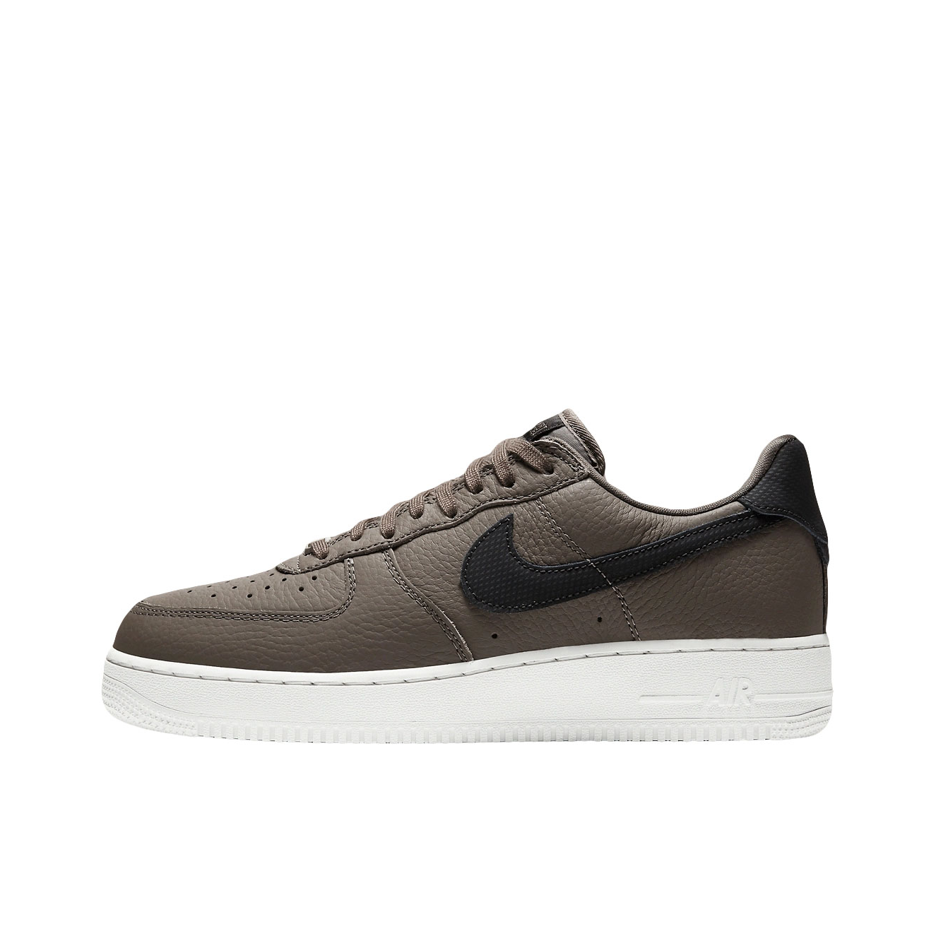 推荐商品：Nike Air Force 1 空军一号 板鞋 轻便舒适百搭耐磨防滑复古 低帮/深棕/黑色/白色