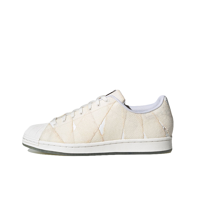 推荐商品：【宋雨琦同款】 adidas Originals Superstar 板鞋 轻便贝壳头薄底舒适百搭耐磨复古 Mummy 万圣节限定/木乃伊/亮白/白色/金色