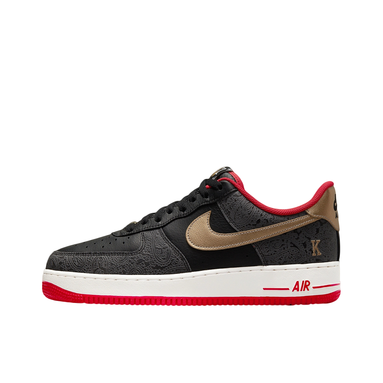 推荐商品：Nike Air Force 1 空军一号 板鞋 轻便舒适百搭耐磨防滑复古 Spades 雕刻纹/黑色/白色/红色
