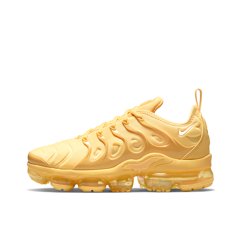 推荐商品：Nike Air VaporMax Plus 跑鞋 全掌气垫减震回弹防滑耐磨舒适透气运动织物 蛋黄色