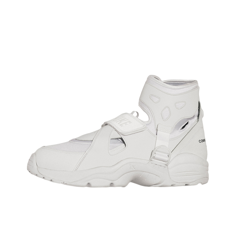 推荐商品：Nike Air Carnivore 耐磨 潮流支撑 包裹性 合成革 织物 运动休闲鞋 CDG联名/白色