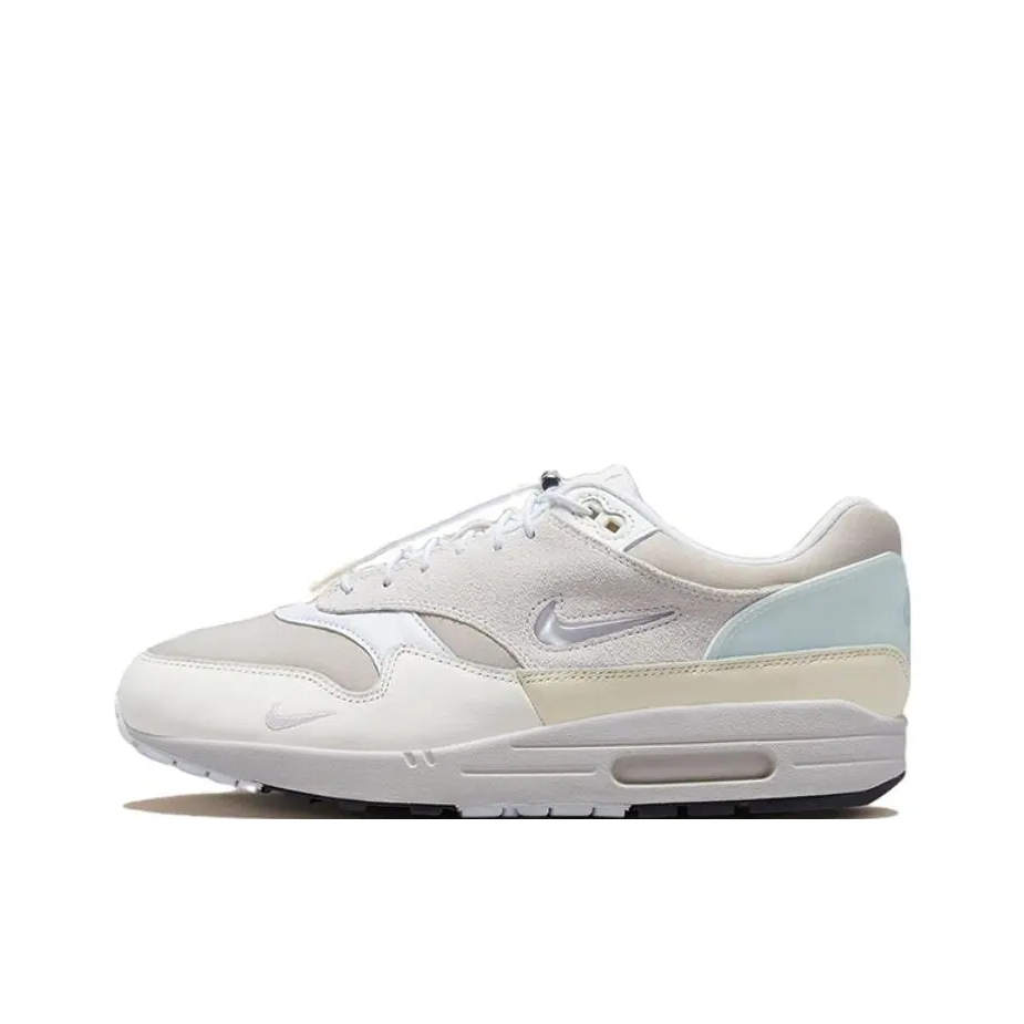 推荐商品：Nike Air Max 1 跑鞋 气垫缓震透气轻便复古运动舒适百搭潮流耐磨低帮训练防滑冬季支撑马拉松防水抓地圆头耐穿 白色/米灰/浅冰蓝