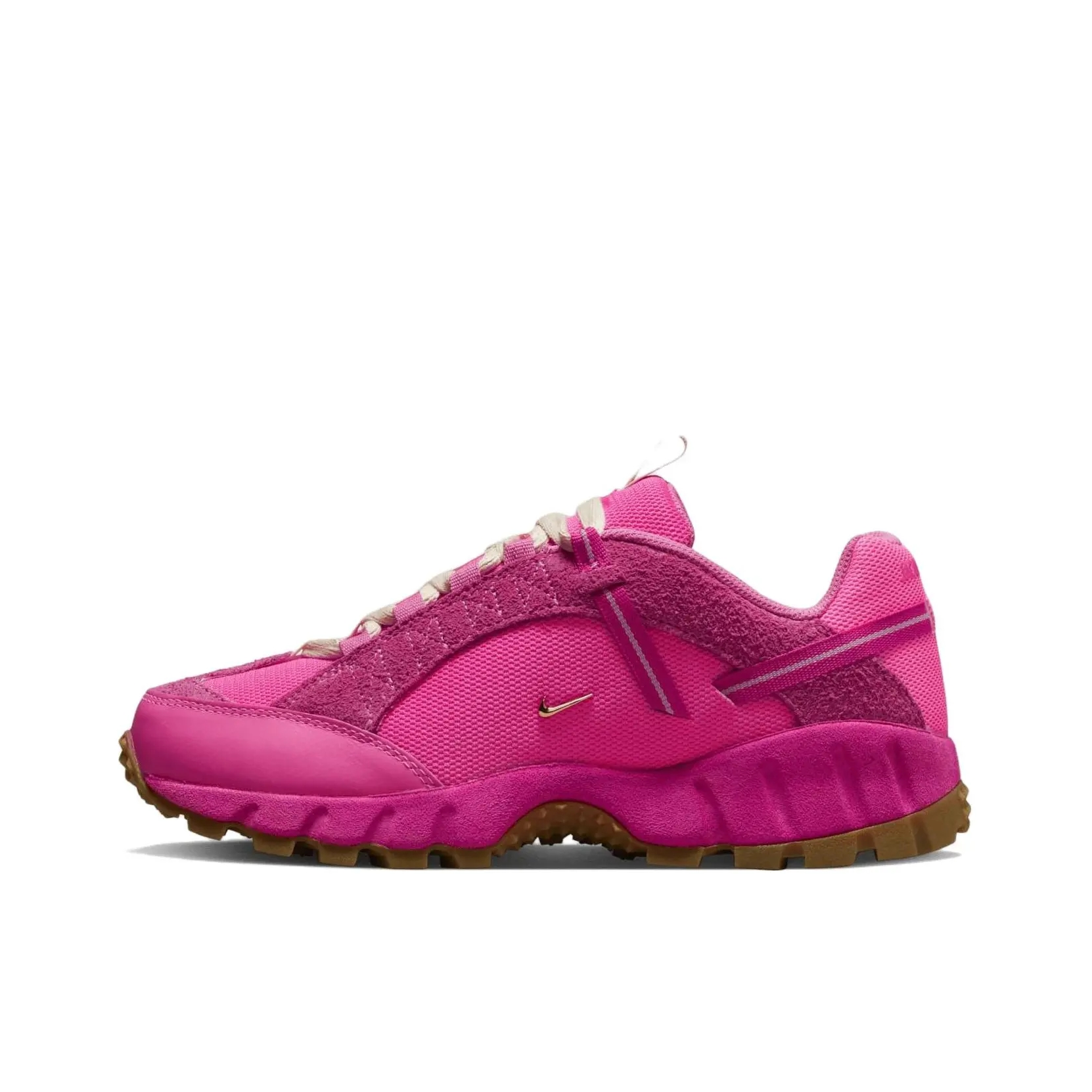 推荐商品：Nike Air Humara 跑鞋 防滑耐磨舒适透气缓震户外运动圆头 Jacquemus联名/玫粉