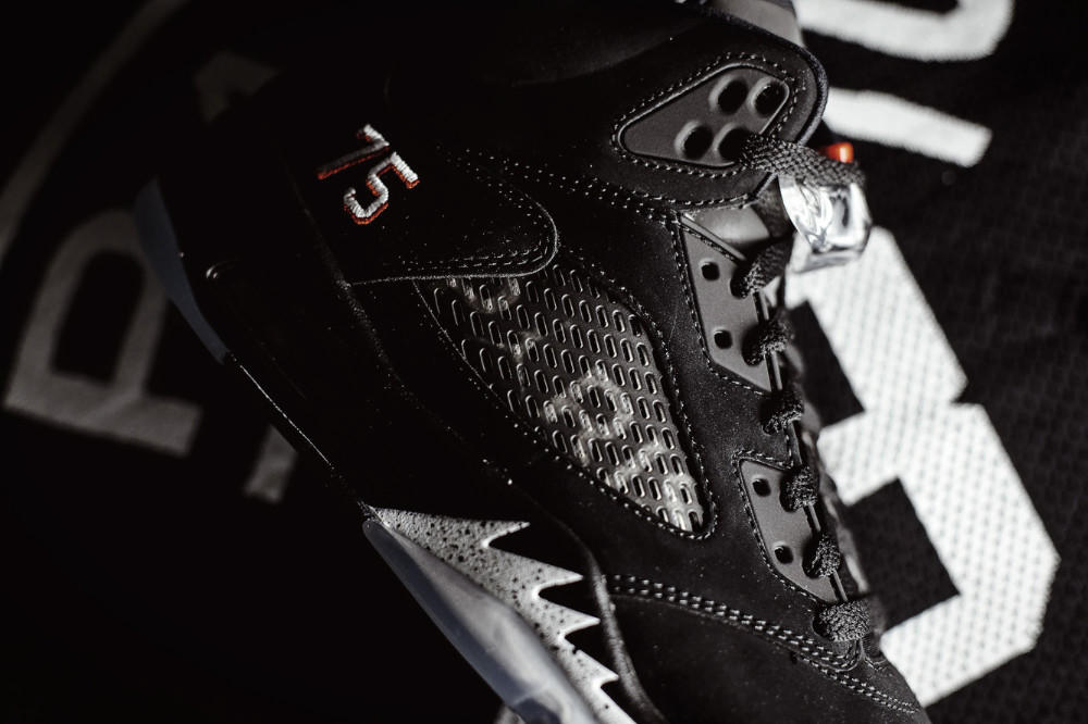 adidas,Air Jordan,Nike  黑紫脚趾 AJ1 没发就涨小两千！球鞋旺季买鞋怎么这么贵！