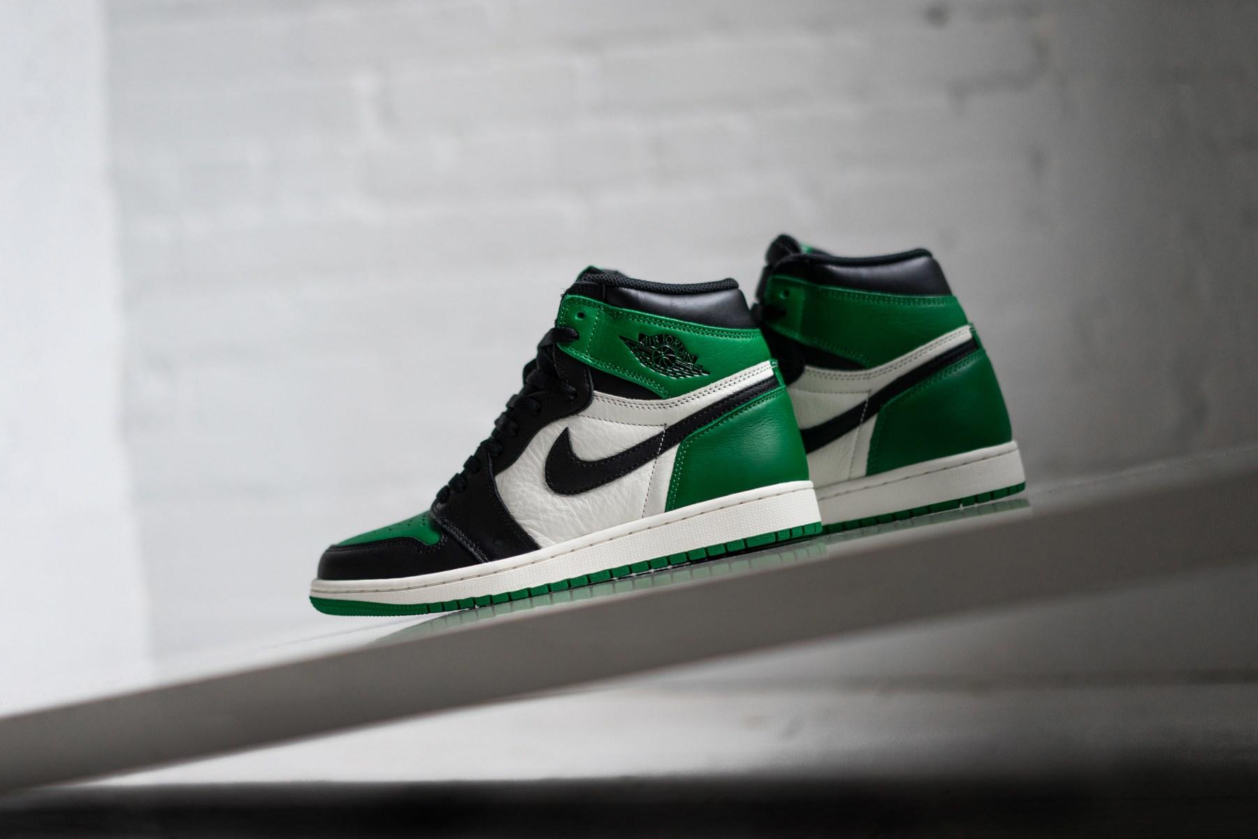 adidas,Air Jordan,Nike  黑紫脚趾 AJ1 没发就涨小两千！球鞋旺季买鞋怎么这么贵！