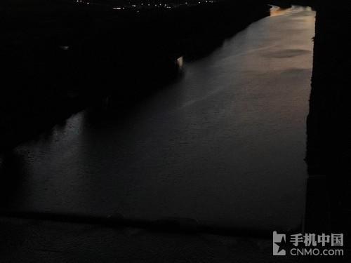 液晶24mm焦段样张 摄于北京东六环外 局部细节放大 液晶24mm焦段样张 摄于北京东六环外 局部细节放大