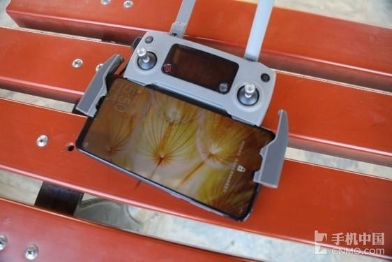 7.12英寸的荣耀8X Max过大 Mavic 2遥控器不适配 7.12英寸的荣耀8X Max过大 Mavic 2遥控器不适配