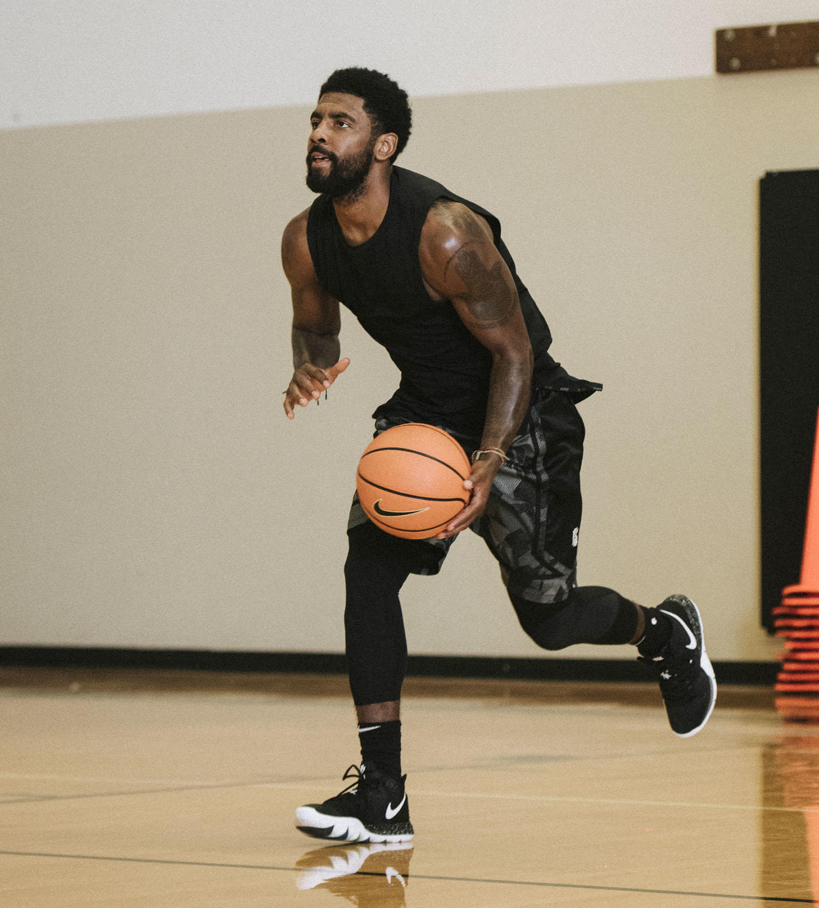 欧文个人第五双签名鞋kyrie5正式发布