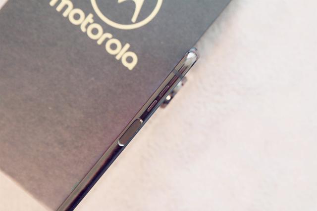 【图片5】Motorola z3体验：全面屏、侧边指纹、后置双摄，不止模块化