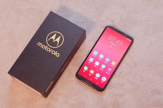 【图片1】Motorola z3体验：全面屏、侧边指纹、后置双摄，不止模块化