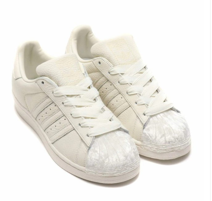 天鹅绒元素注入 ADIDAS ORIGINALS SUPERSTAR
