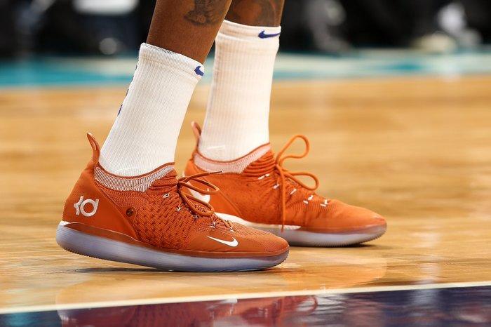 杜兰特再穿母校Nike KD11 PE亮相赛场