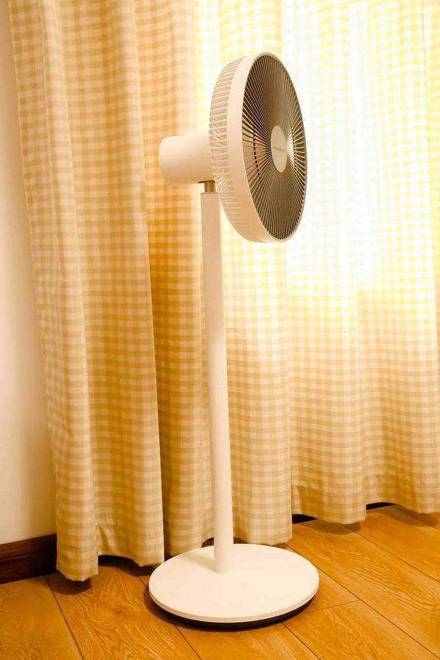 比小米风扇更具科技感，语音操控，体感控温，关键停电也能用