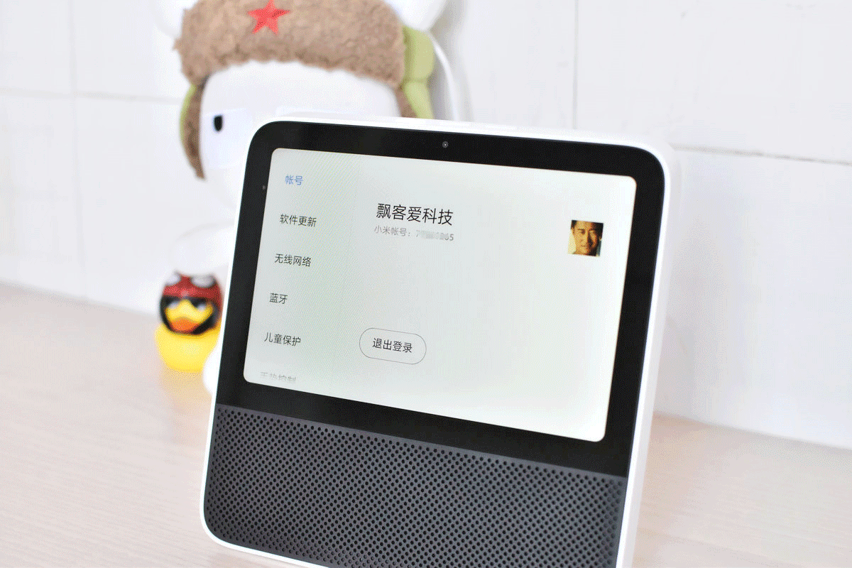 小爱同学飘了！Redmi小爱触屏音箱不仅屏大，还能隔空刷抖音