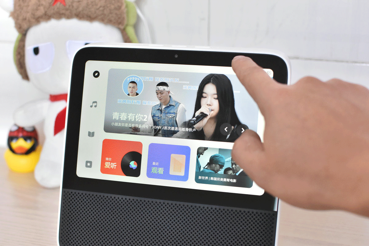 小爱同学飘了！Redmi小爱触屏音箱不仅屏大，还能隔空刷抖音