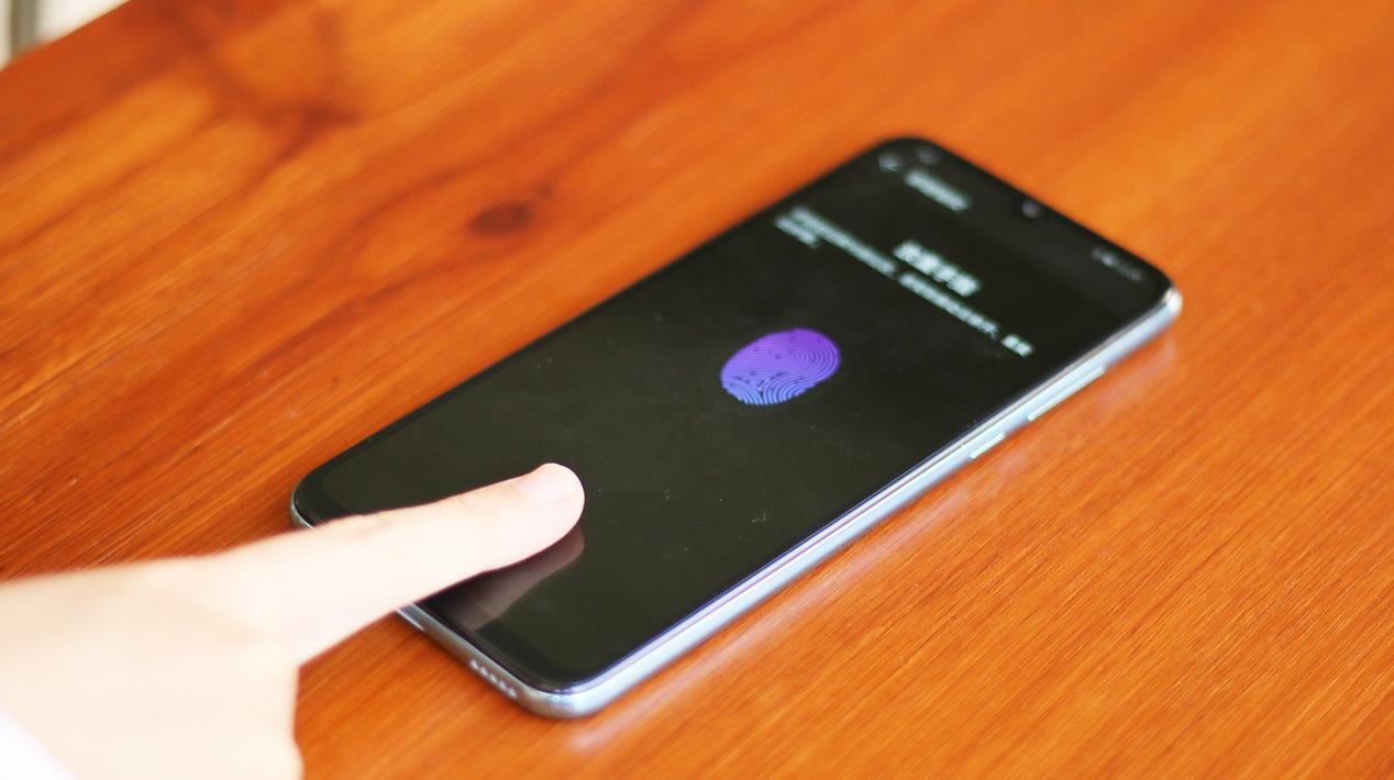 颜值、拍照、续航都很能打，荣耀20青春版上手评测