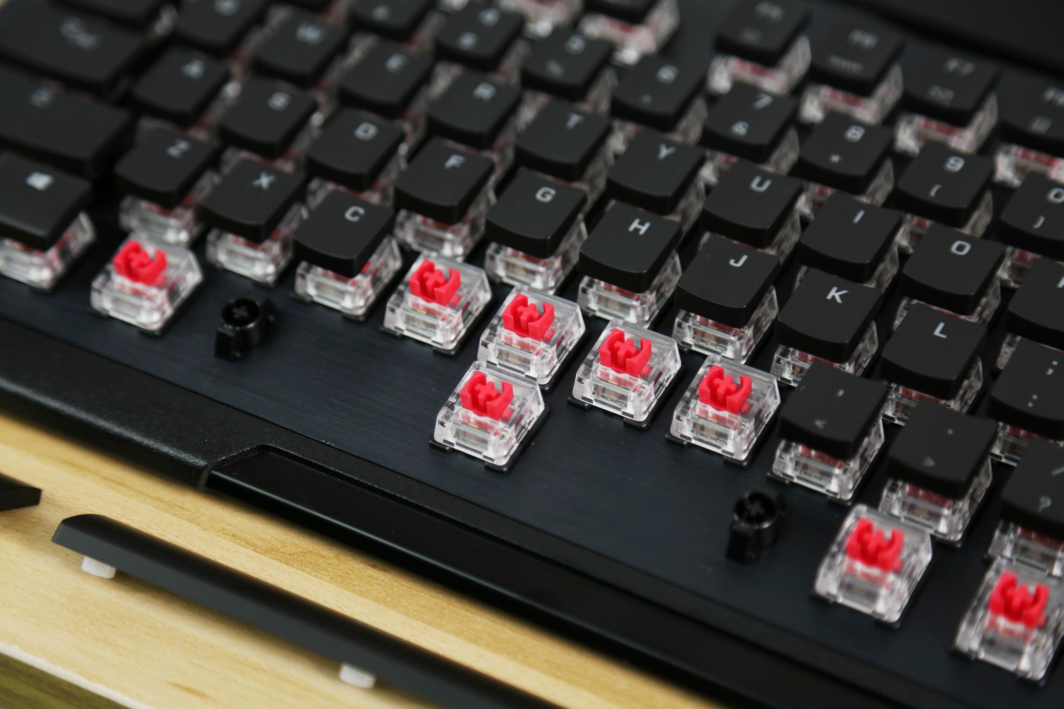 有信仰的电竞桌面要有与众不同的光：冰豹Vulcan121全彩机械键盘