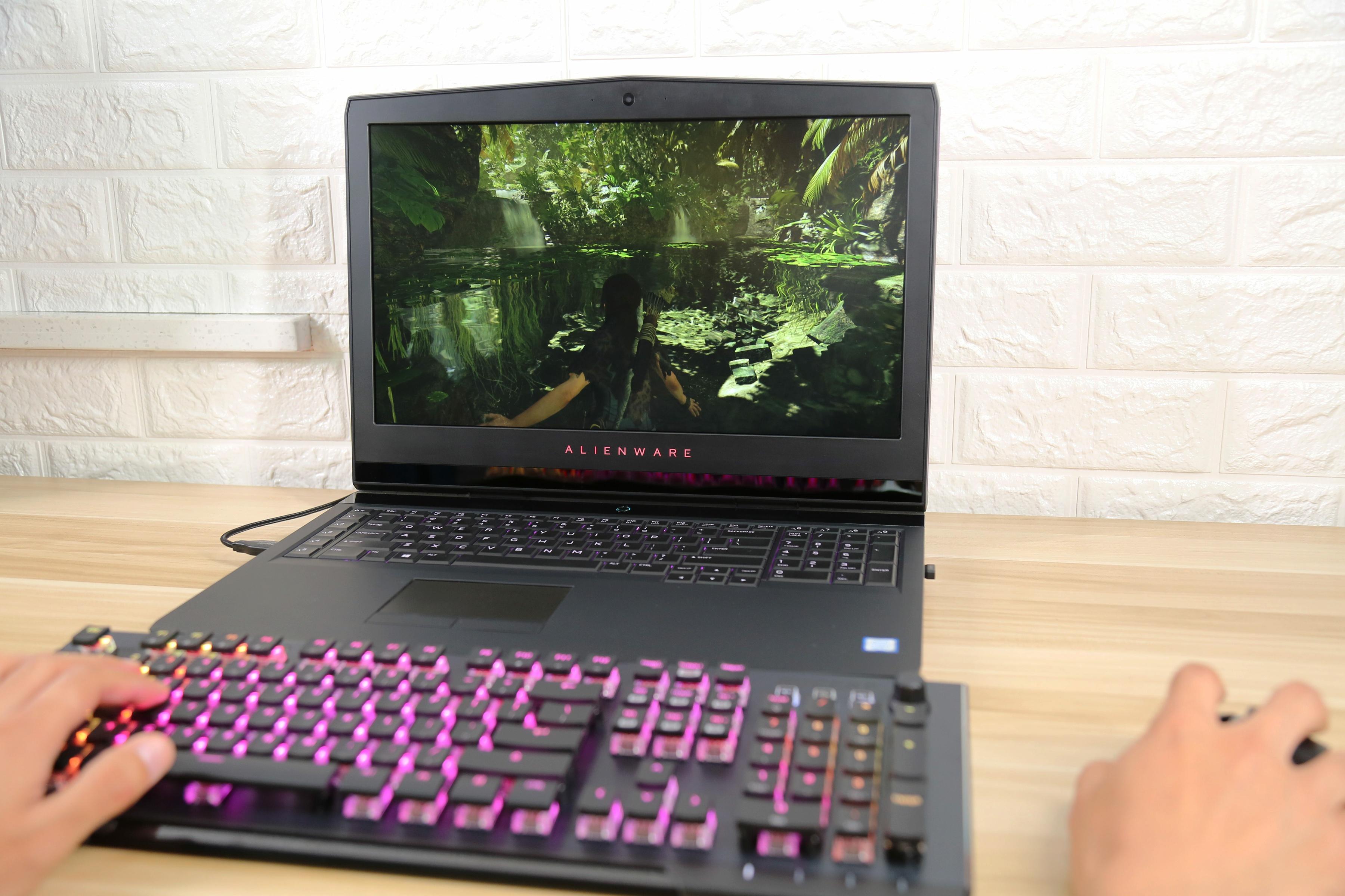 有信仰的电竞桌面要有与众不同的光：冰豹Vulcan121全彩机械键盘