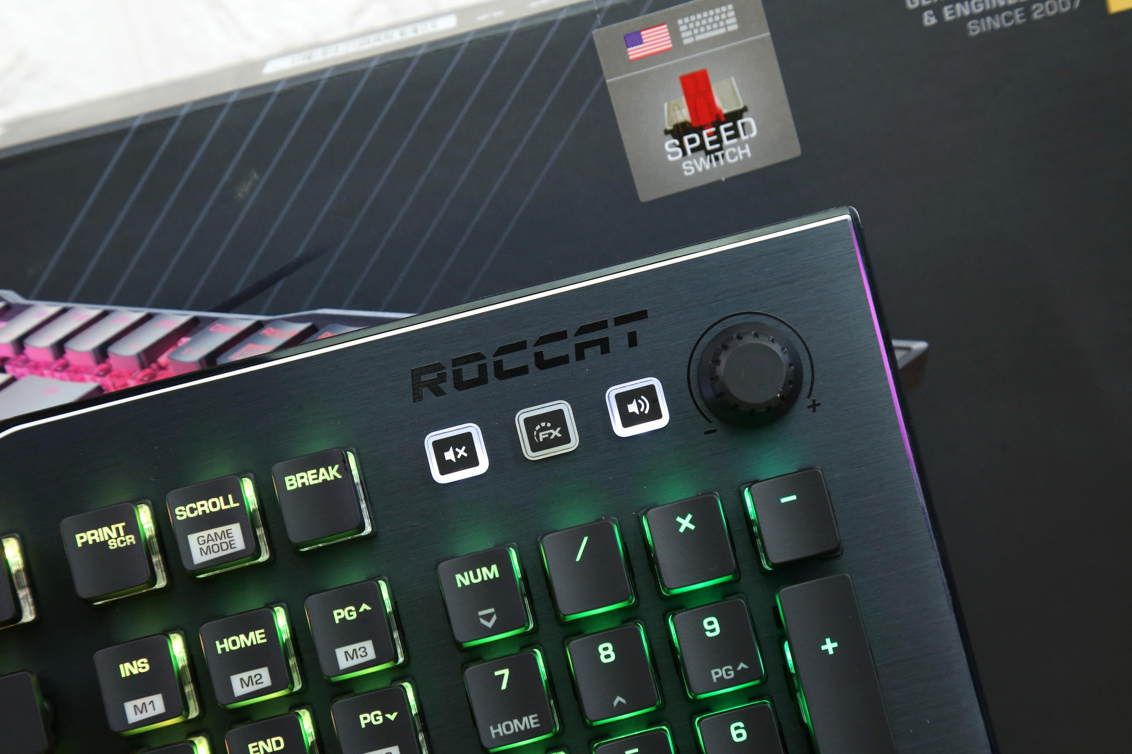 有信仰的电竞桌面要有与众不同的光：冰豹Vulcan121全彩机械键盘