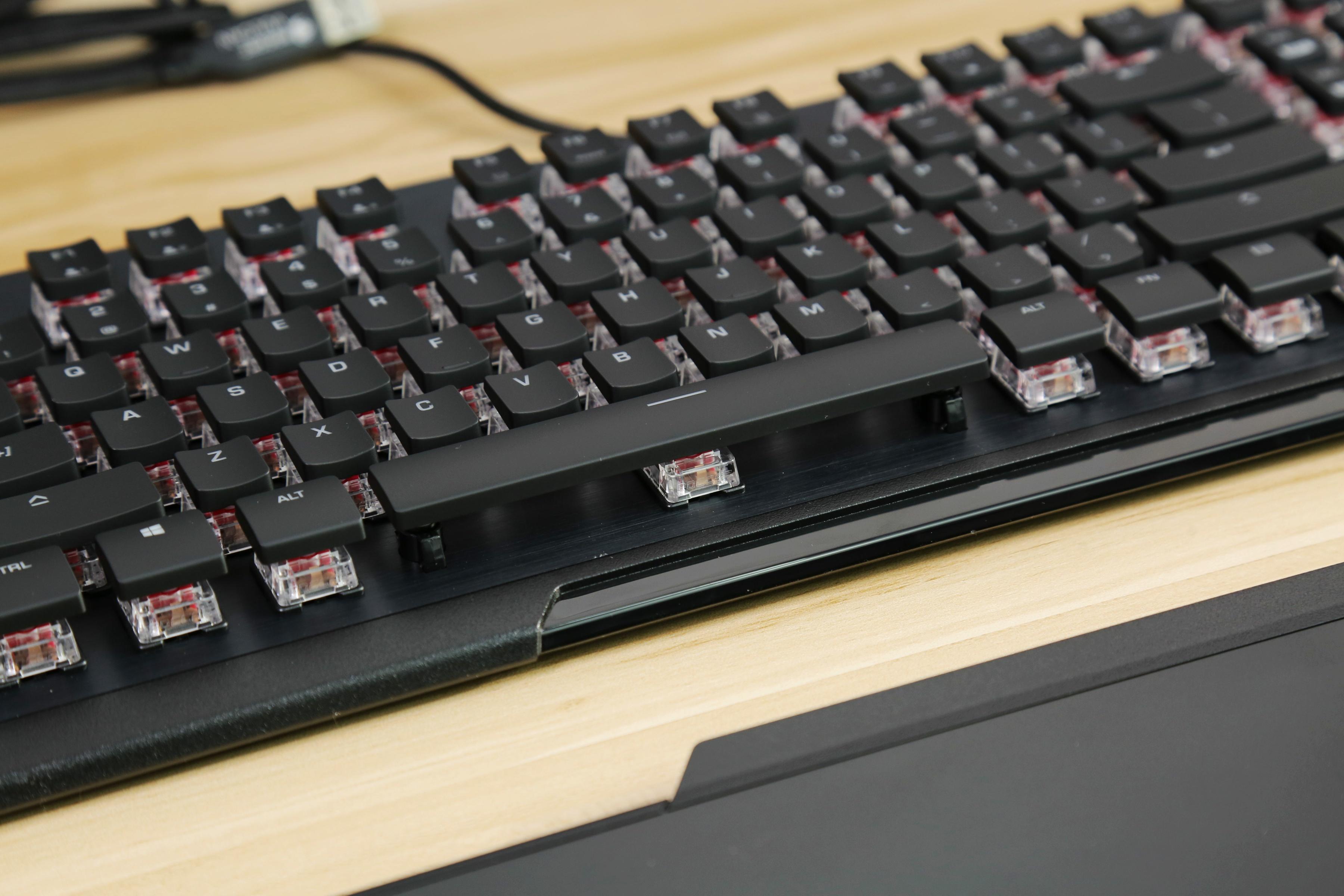 有信仰的电竞桌面要有与众不同的光：冰豹Vulcan121全彩机械键盘