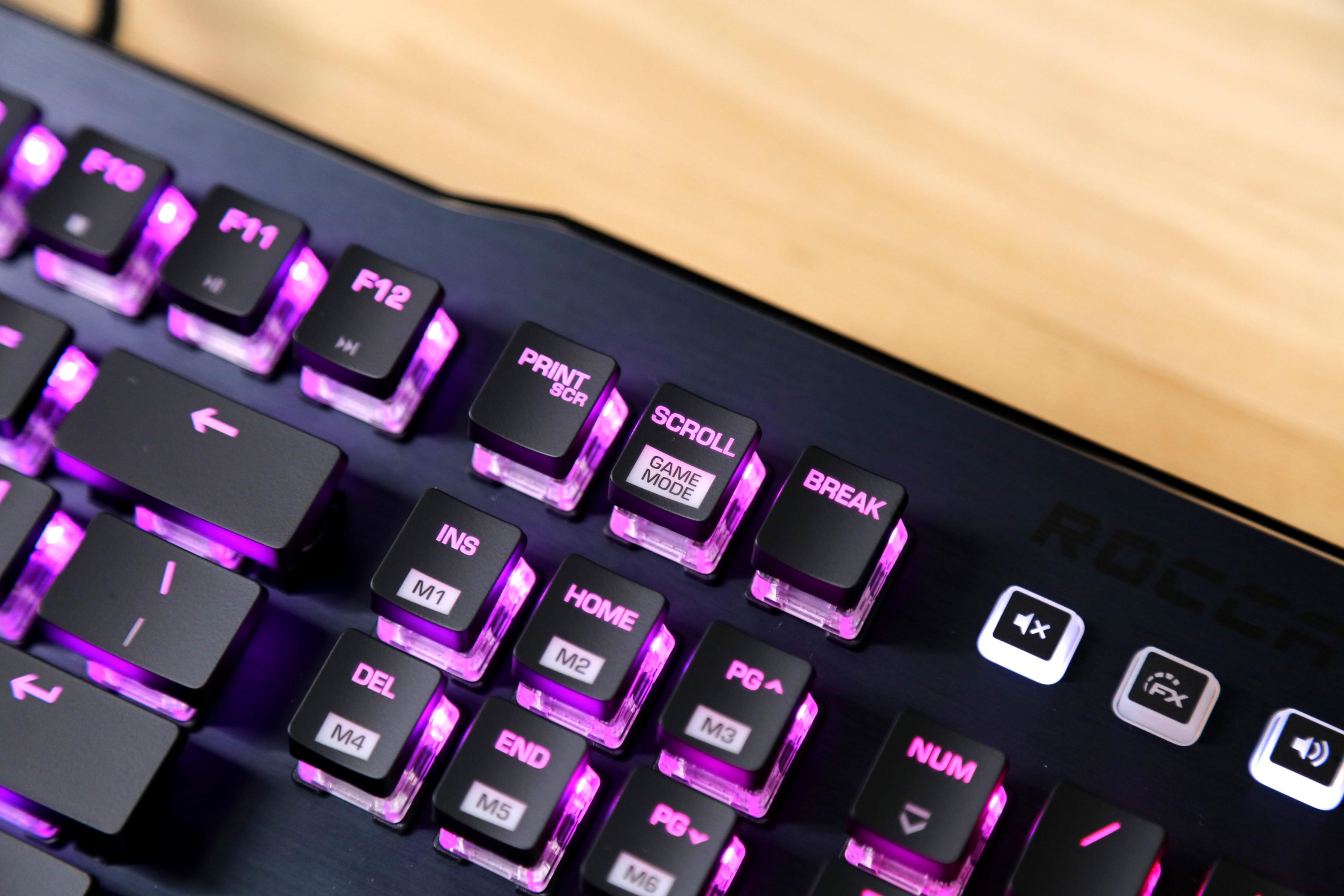 有信仰的电竞桌面要有与众不同的光：冰豹Vulcan121全彩机械键盘