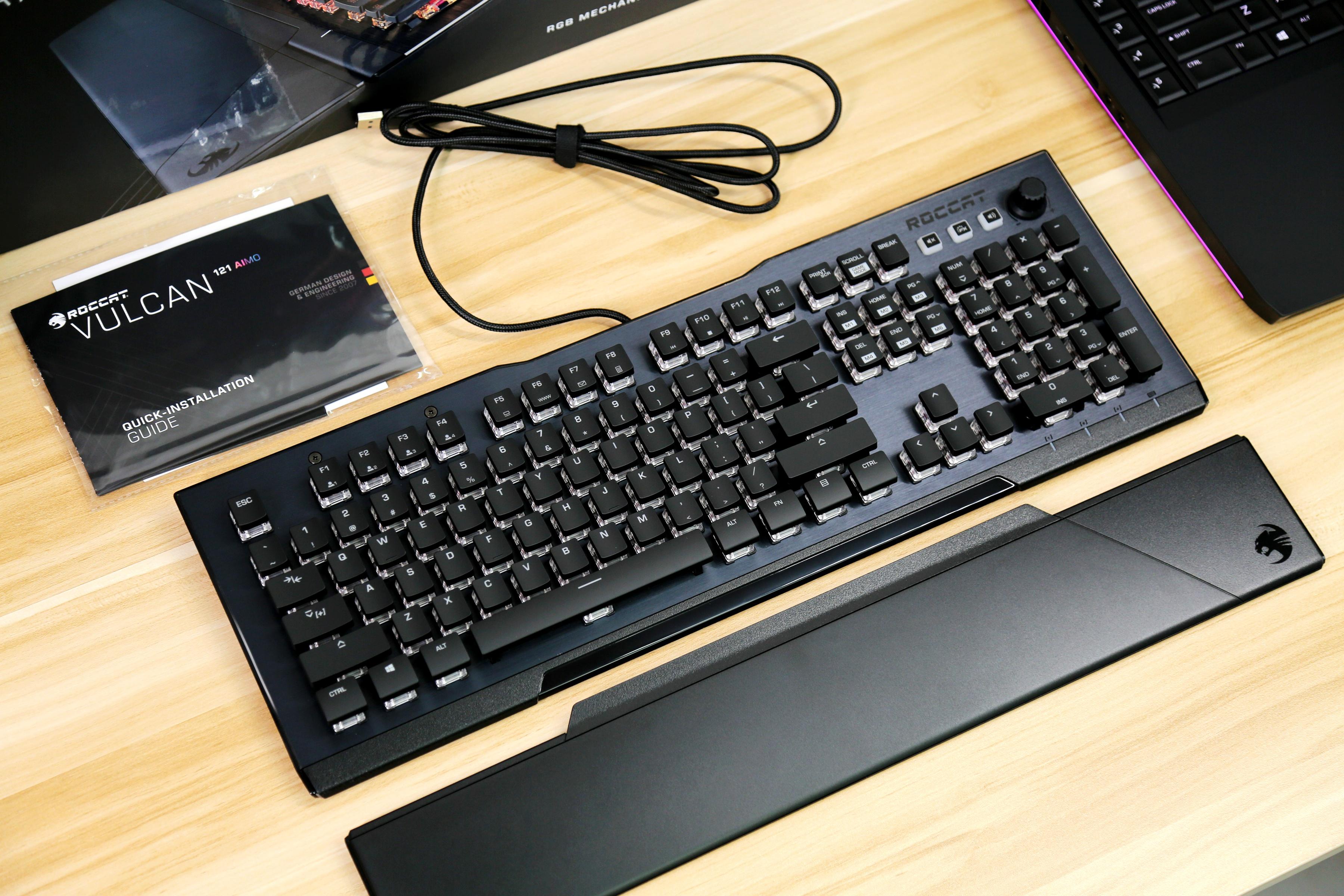 有信仰的电竞桌面要有与众不同的光：冰豹Vulcan121全彩机械键盘