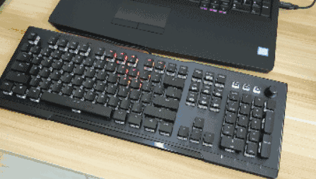 有信仰的电竞桌面要有与众不同的光：冰豹Vulcan121全彩机械键盘