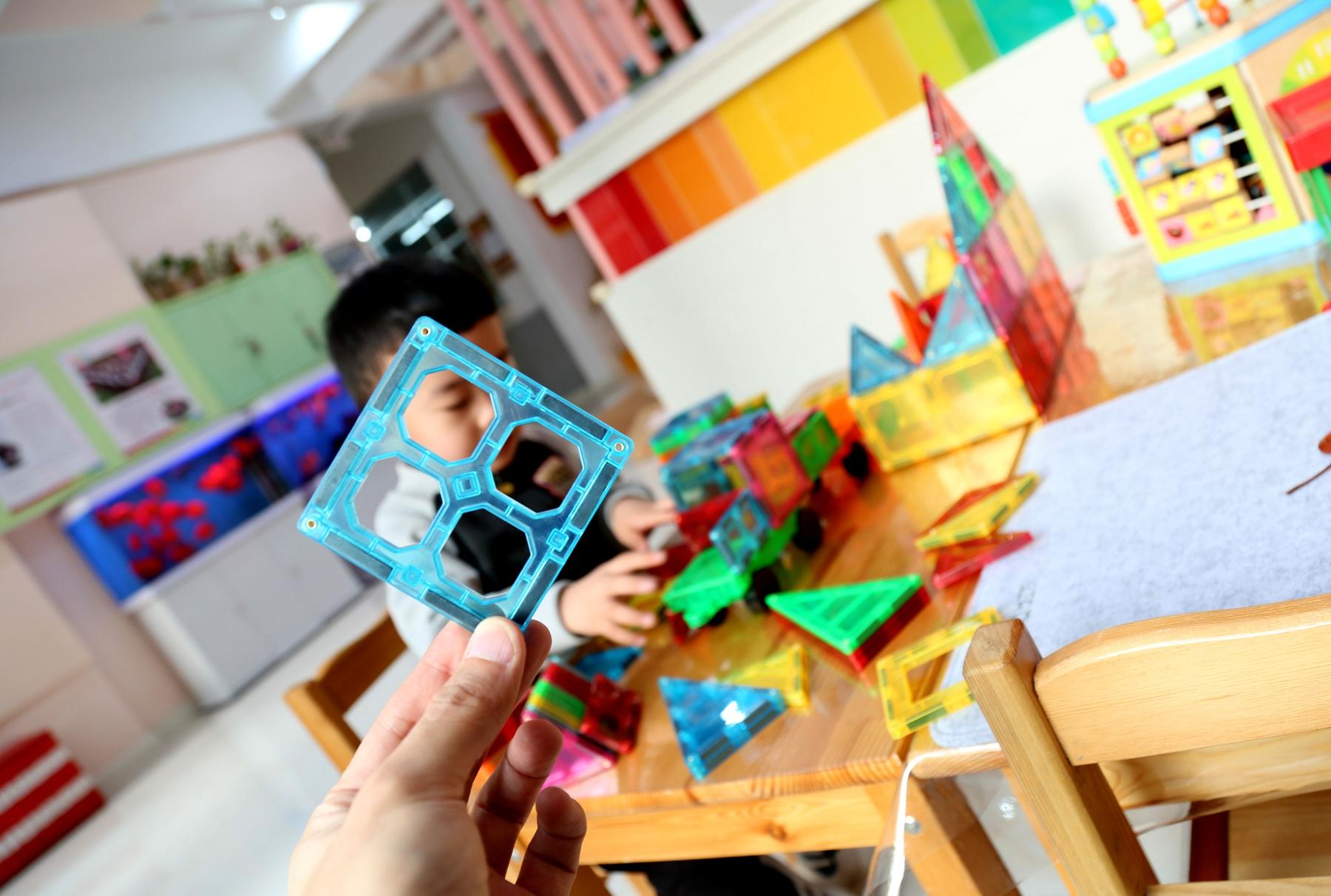 色彩丰富 变化多样 拼装简单—GIROMAG彩窗磁力片