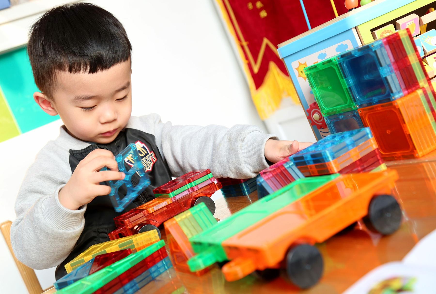 色彩丰富 变化多样 拼装简单—GIROMAG彩窗磁力片