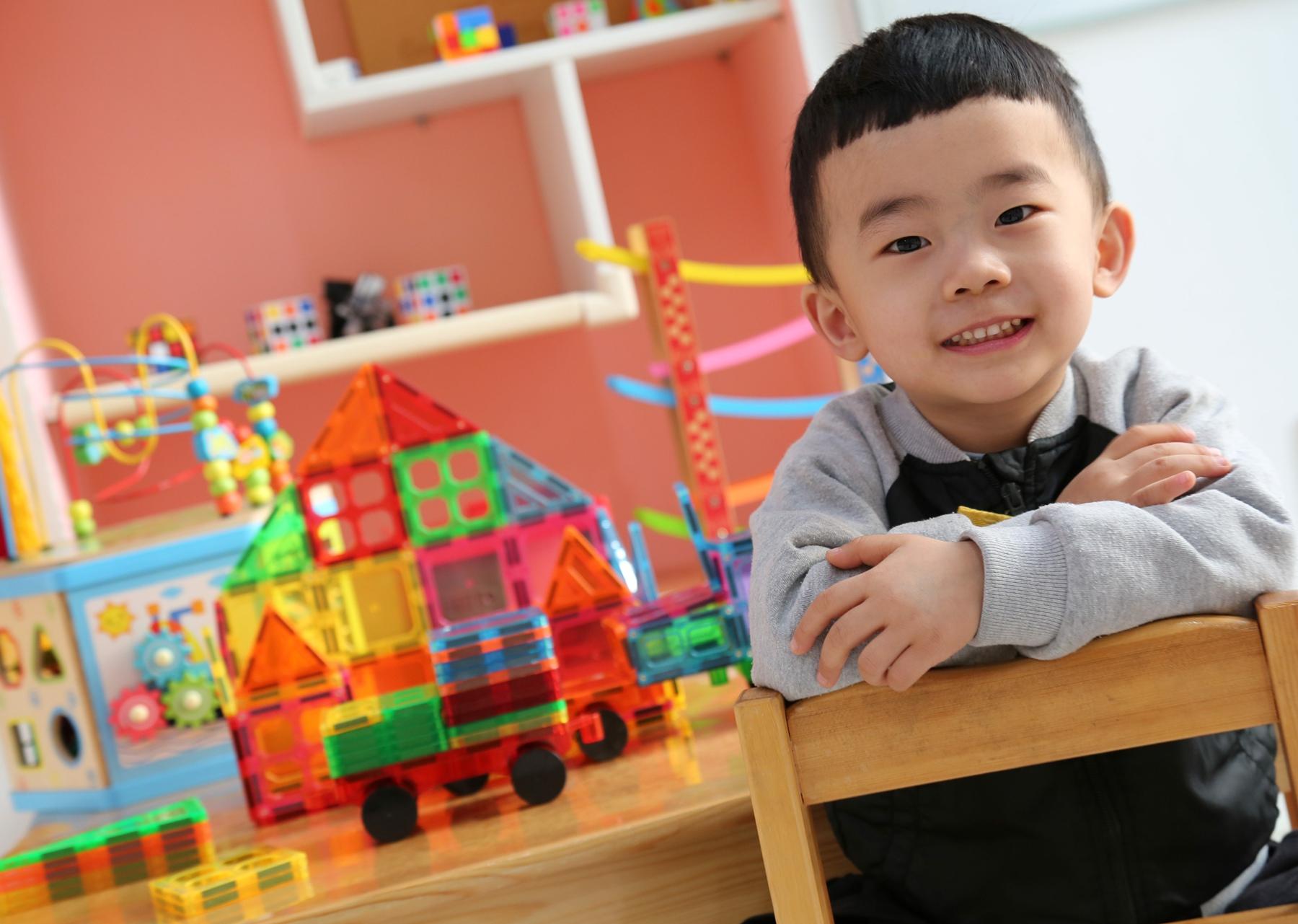 色彩丰富 变化多样 拼装简单—GIROMAG彩窗磁力片