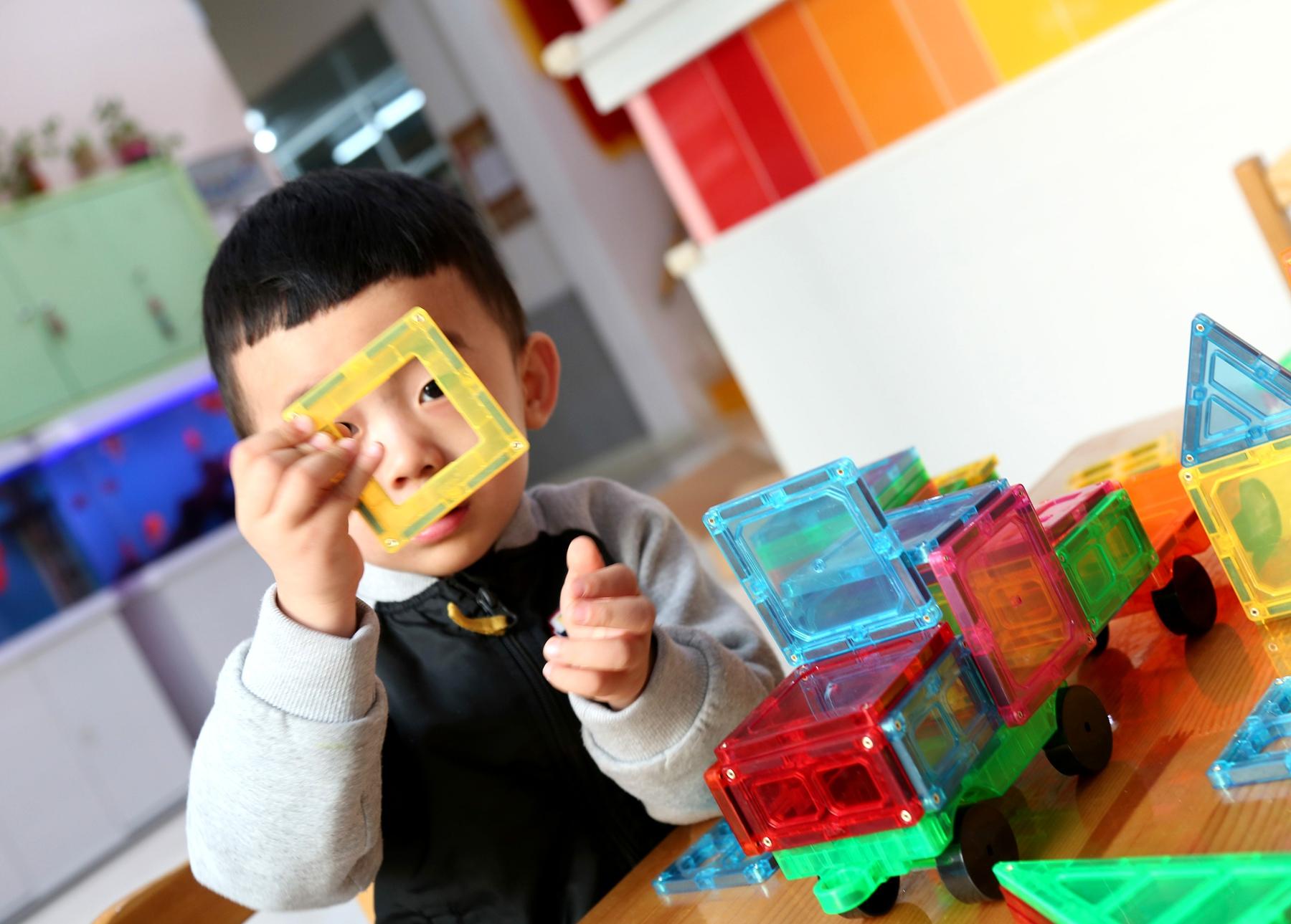 色彩丰富 变化多样 拼装简单—GIROMAG彩窗磁力片