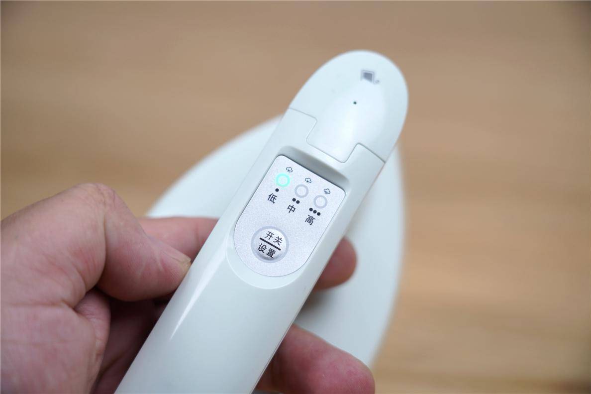 轻巧，便携，售价299元烫衣神器，这次是卓力做的