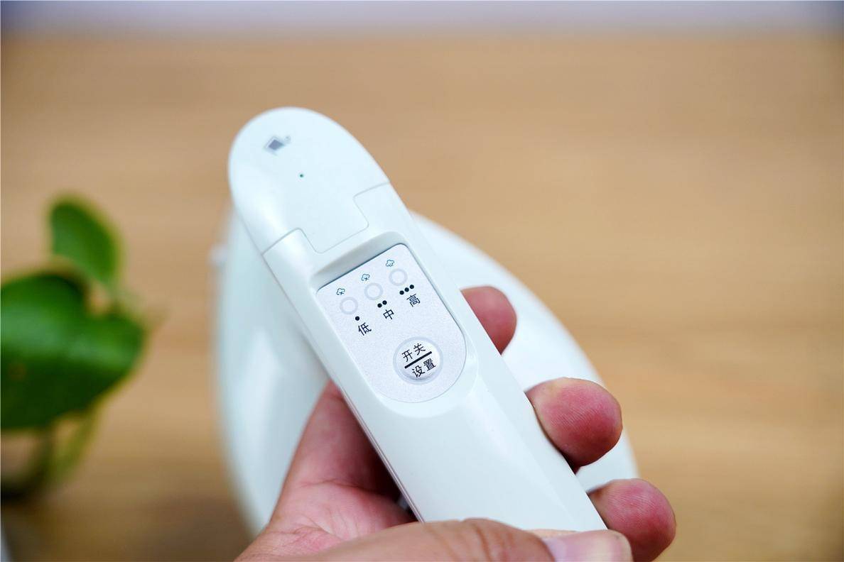 轻巧，便携，售价299元烫衣神器，这次是卓力做的
