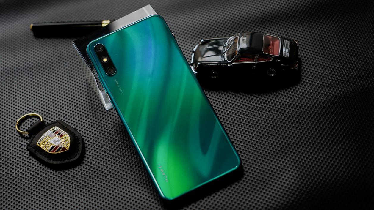 华为畅享10e发布：搭载5000mAh超大电池，售价仅999起