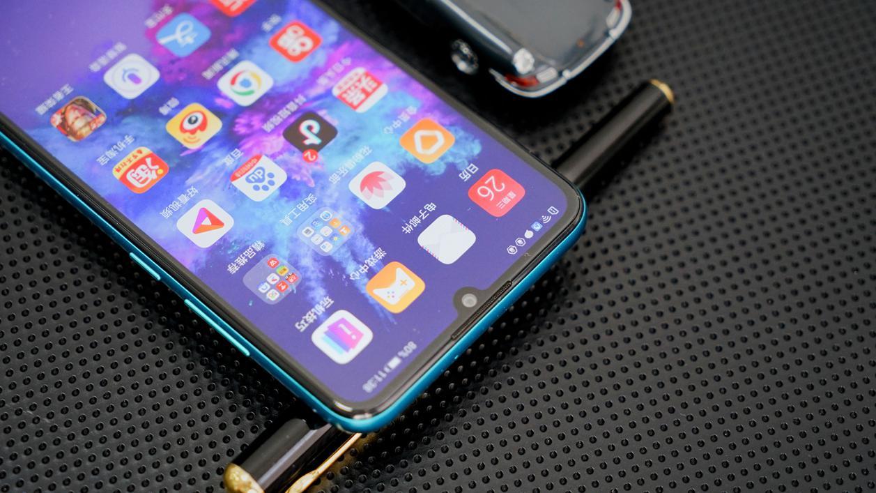 华为畅享10e发布：搭载5000mAh超大电池，售价仅999起