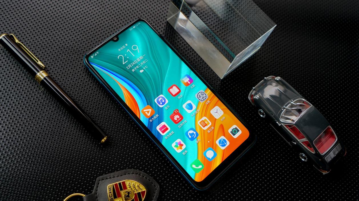 华为畅享10e发布：搭载5000mAh超大电池，售价仅999起