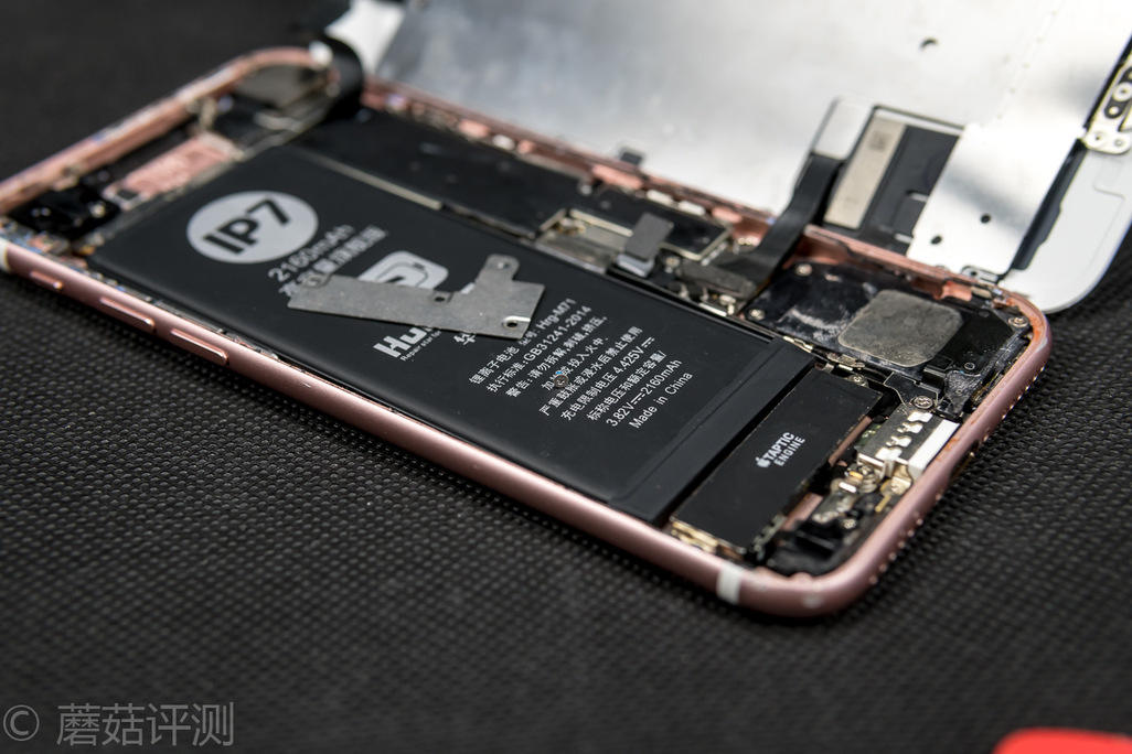 苹果7也有大容量电池华严苛iphone7大容量电池配件拆机体验