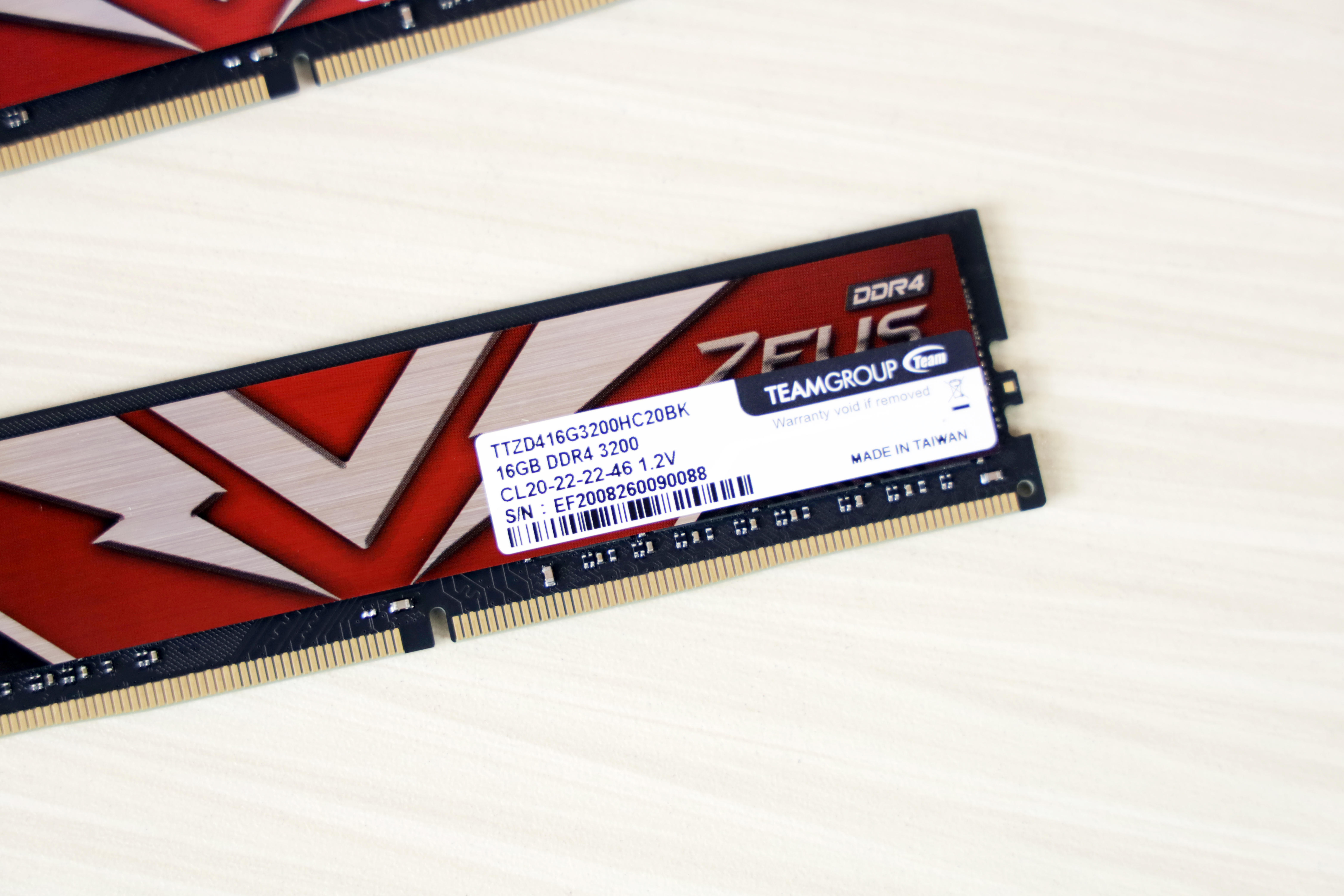 镁光颗粒 DDR4 3200十铨宙斯入门电竞内存条入手体验