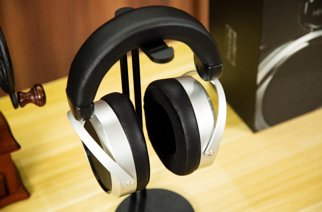 平板振膜耳机性价比之王：HIFIMAN HE400se