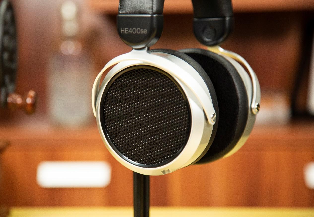 平板振膜耳机性价比之王：HIFIMAN HE400se