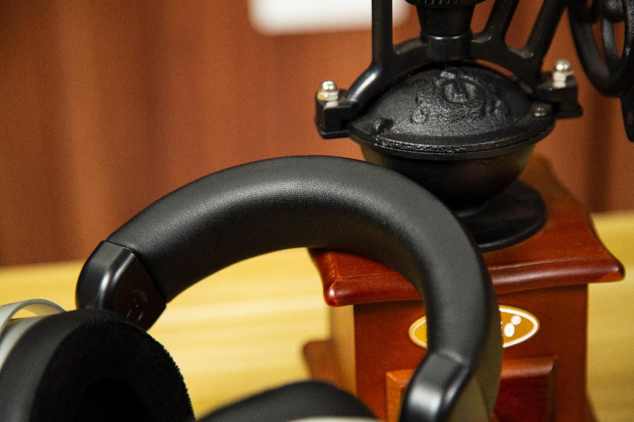 平板振膜耳机性价比之王：HIFIMAN HE400se