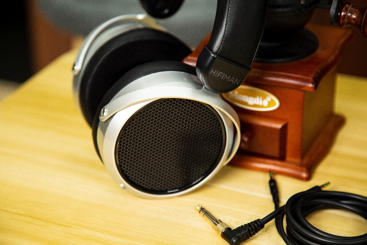 平板振膜耳机性价比之王：HIFIMAN HE400se
