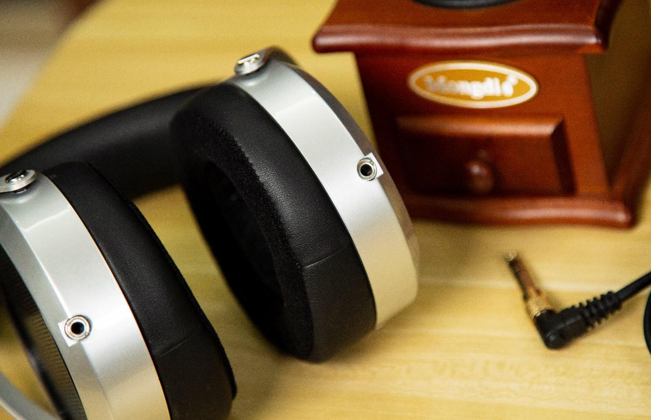 平板振膜耳机性价比之王：HIFIMAN HE400se