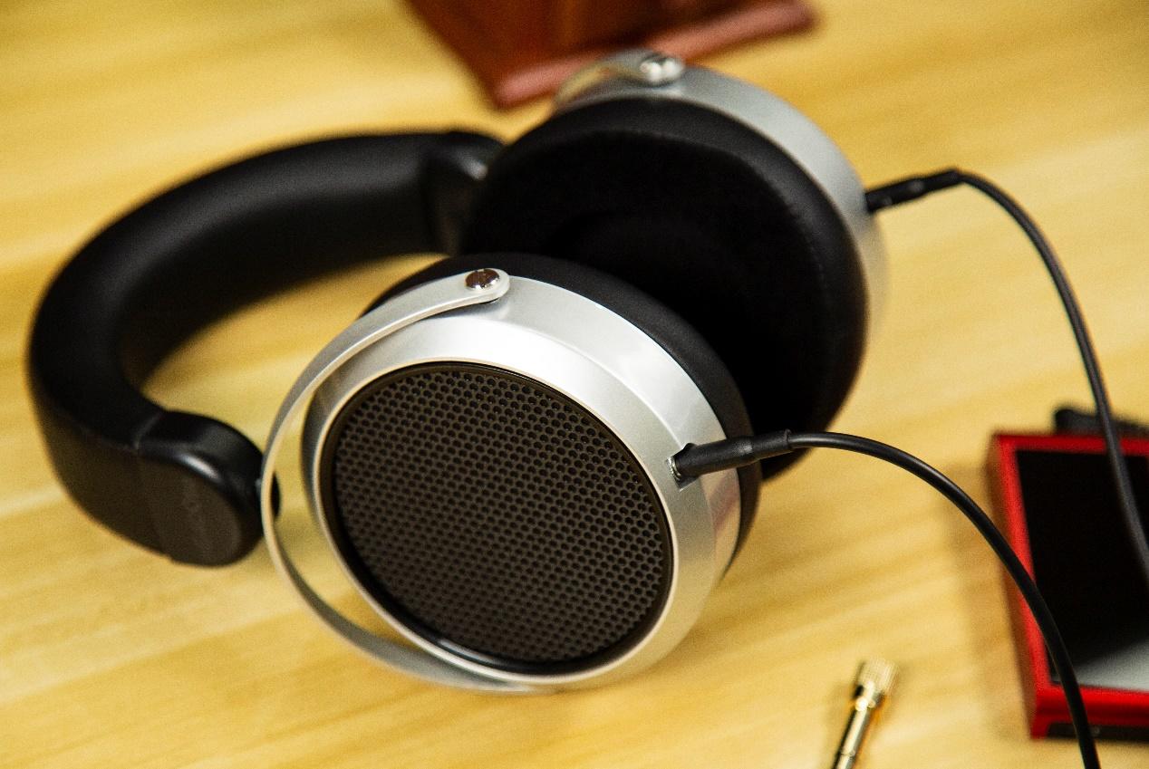 平板振膜耳机性价比之王：HIFIMAN HE400se