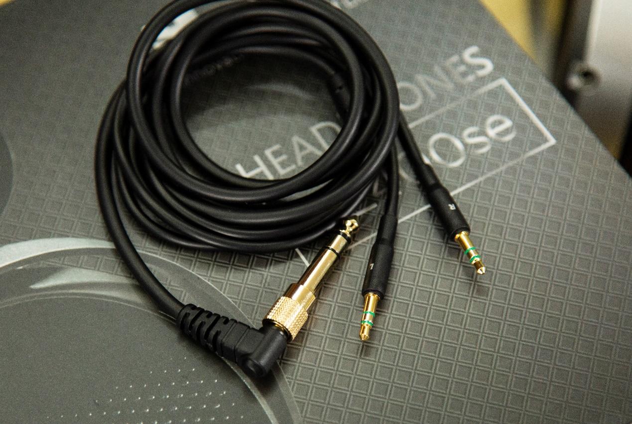 平板振膜耳机性价比之王：HIFIMAN HE400se