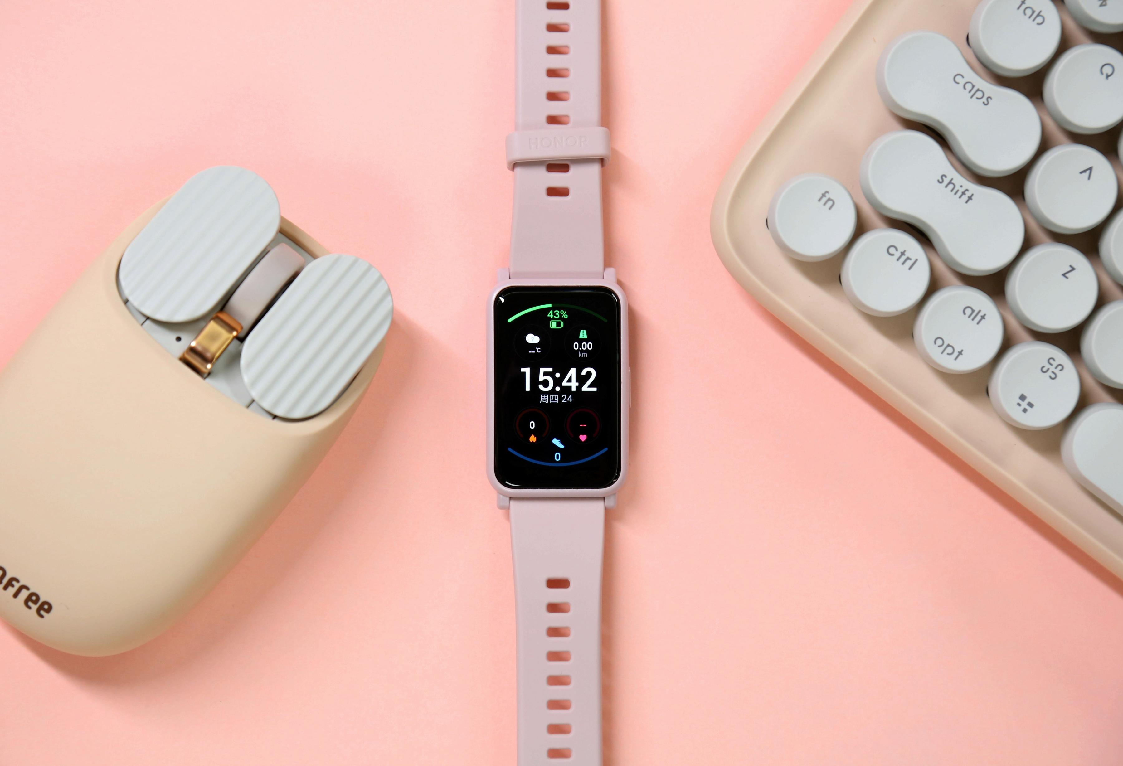 简约时尚的智能腕表：荣耀手表ES评测